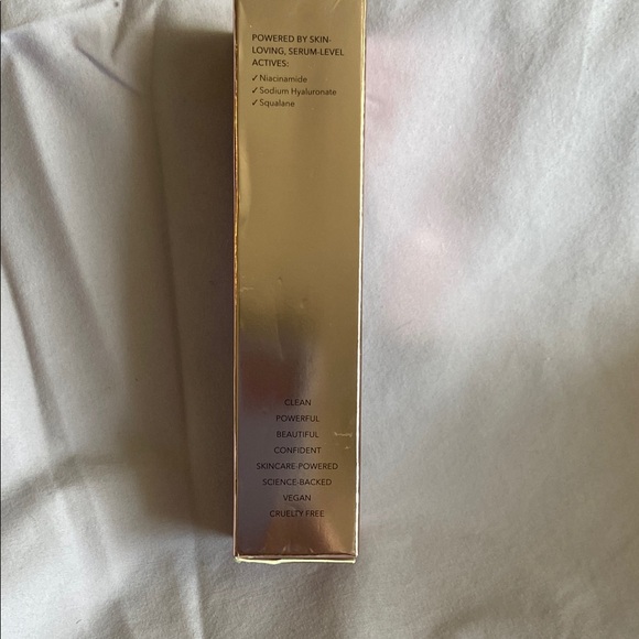 Plumping Velvet Serum-Infused Foundation - light - Picture 4 of 4